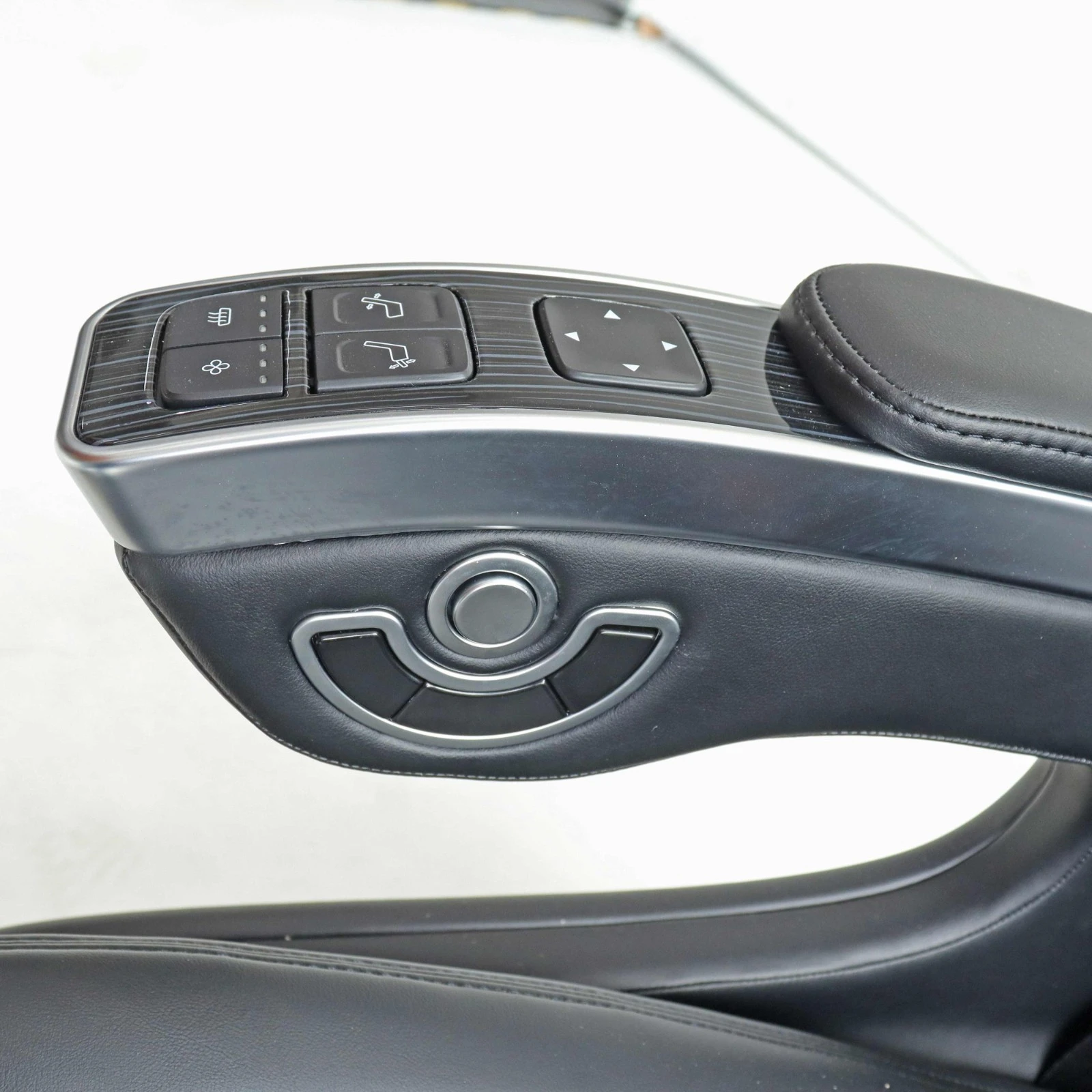 auto-seat-with-switch auto-seat-with-switch