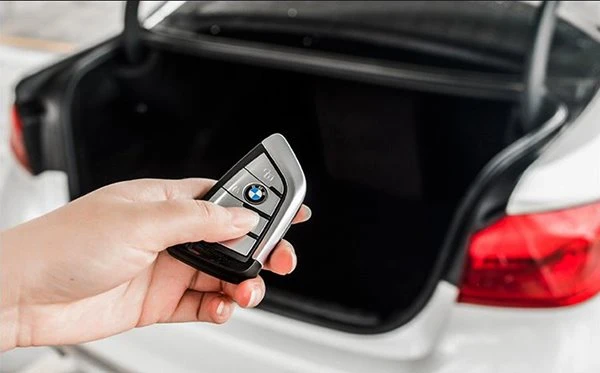 One-button remote control, full of elegance