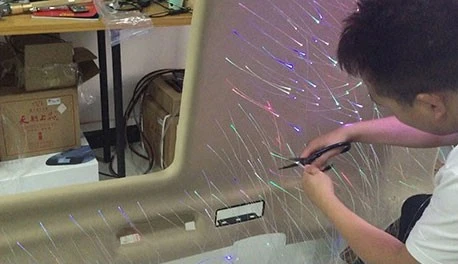 Cut the optical fiber (cut to about 10cm from the ceiling)