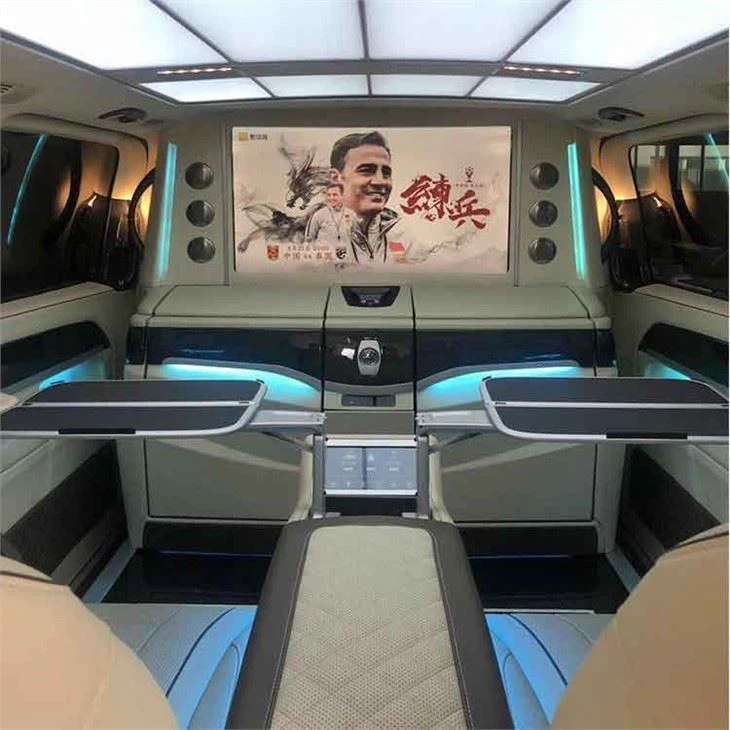 car-food-table