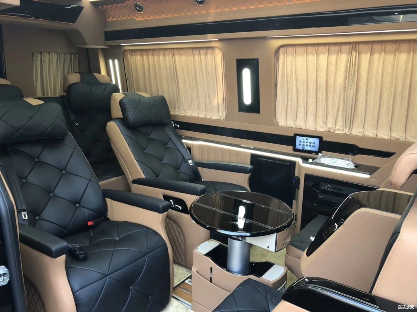 Mercedes-Benz Sprinter Interior Modification Case ist frisch erschienen, solc...