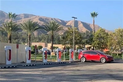 Tesla hat sich neue Tricks ausgedacht, um zu Stoßzeiten Zuschläge zu erheben.