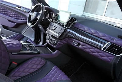 Topcar modifizierter Mercedes AMG GLE 63 mit Carbonfaser und lila Lederaussta...