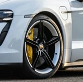 Die Gefahren des Fahrens mit platten Reifen
