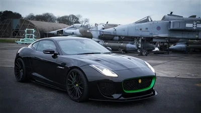 Der von Lister modifizierte Jaguar F-Type SVR hat eine Nennbremsleistung von ...