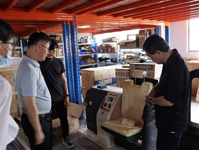 Großartige Zusammenarbeit zwischen Xiamen Kench und dem Toyota Alphard-Händler